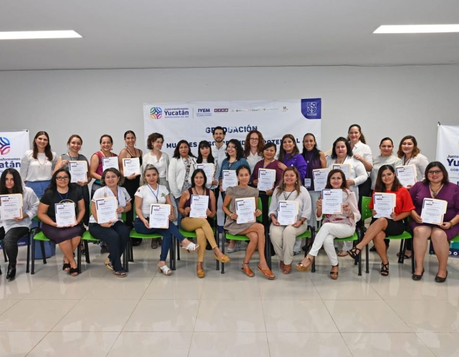 “Women discovering their potential” graduated 23 women from Yucatan