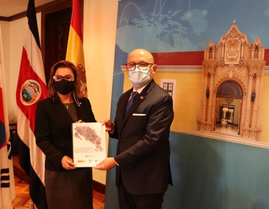 Entrega de Resultados a Canciller Solano