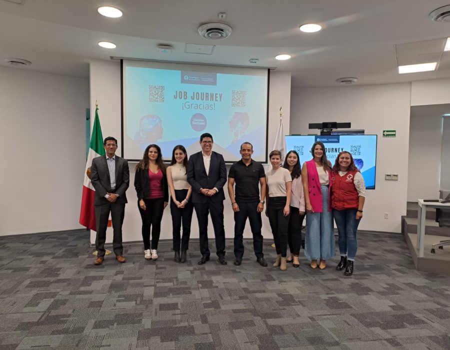 ¿Cómo adentrarte en la búsqueda de tu primer empleo? – Oficial de Programa DIA participa en actividad de networking con estudiantes universitarios 