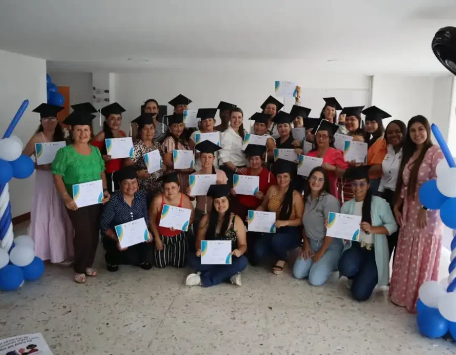 La Casa de Mujeres Empoderadas graduó a 36 Mujeres en Cursos de Alfabetización Digital y Herramientas Ofimáticas