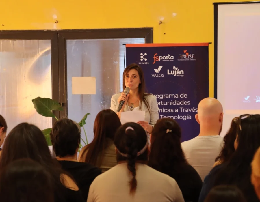 Valos celebra la graduación de 24 alumnas en Argentina 